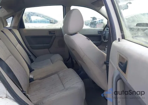 2011 Ford Focus Se z USA, uszkodzony, nr VIN 1FAHP3FN6BW120233